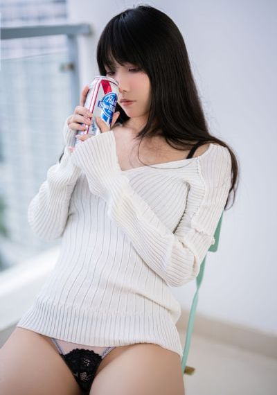 在打烊后仅剩两人的沙龙